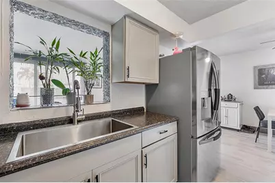 8103 NW 58th Pl, Tamarac, FL 33321 - Photo 9