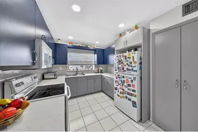 10145  Sunrise Lakes Blvd, Unit #406, Sunrise, FL 33322 - Photo 3