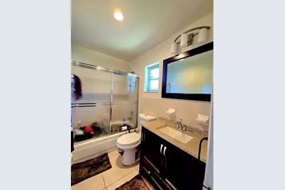 1390 NW 70th Ln, Margate, FL 33063 - Photo 23