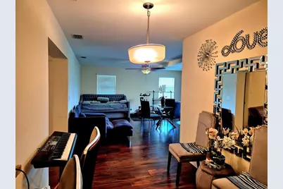 1390 NW 70th Ln, Margate, FL 33063 - Photo 9