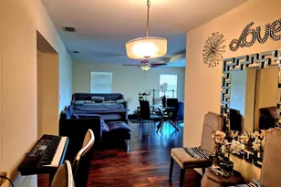 1390 NW 70th Ln, Margate, FL 33063 - Photo 9