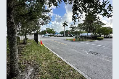 5900 NW 17th Pl, Unit #103, Sunrise, FL 33313 - Photo 5