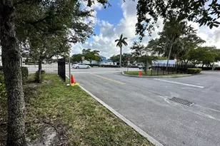 5900 NW 17th Pl, Sunrise, FL 33313 - Photo 5