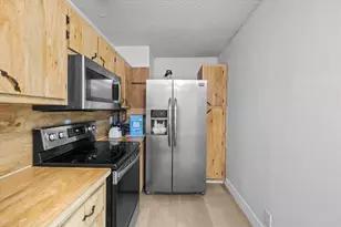 8337 NW 37th Pl, Sunrise, FL 33351 - Photo 9