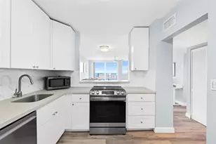 211 S Ocean Dr, Hollywood, FL 33019 - Photo 13