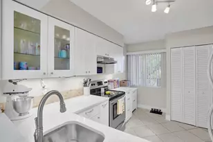 2208 S Cypress Bend Dr, Pompano Beach, FL 33069 - Photo 3