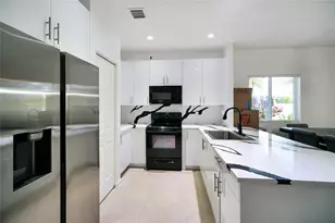 378 NE 47th Pl, Deerfield Beach, FL 33064 - Photo 5