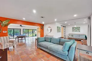 60 SE 10th St, Pompano Beach, FL 33060 - Photo 7