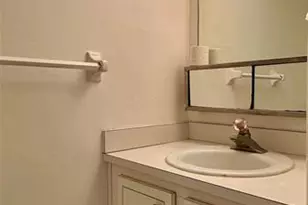 670 Tennis Club Dr, Fort Lauderdale, FL 33311 - Photo 19