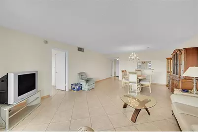 4000 NW 44th Ave, Unit #401, Lauderdale Lakes, FL 33319 - Photo 11