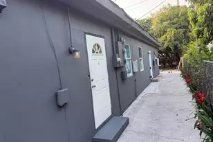 2739 Lincoln St, Hollywood, FL 33020 - Photo 3