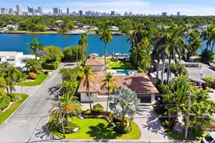 1100 N North Lake Dr, Hollywood, FL 33019 - Photo 3