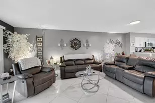 2334 S Cypress Bend Dr, Pompano Beach, FL 33069 - Photo 9