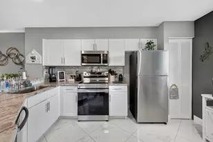 2334 S Cypress Bend Dr, Pompano Beach, FL 33069 - Photo 5