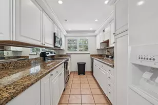 1709 NE 28th Dr, Wilton Manors, FL 33334 - Photo 9