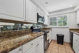 1709 NE 28th Dr, Wilton Manors, FL 33334 - Photo 11