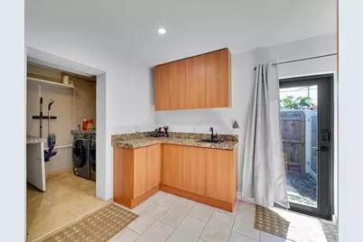 1736 NW 38th St, Oakland Park, FL 33309 - Photo 13