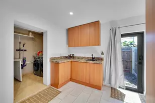 1736 NW 38th St, Oakland Park, FL 33309 - Photo 13