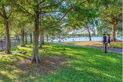 1736 NW 38th St, Oakland Park, FL 33309 - Photo 63