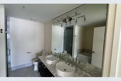 253 NE 2nd Street, Unit #3208, Miami, FL 33132 - Photo 3