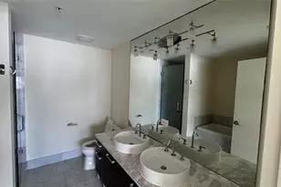 253 NE 2nd St, Miami, FL 33132 - Photo 3