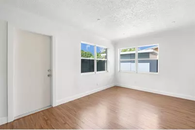 1498 NE 39th St, Oakland Park, FL 33334 - Photo 23