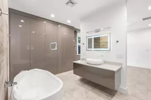 1498 NE 39th St, Oakland Park, FL 33334 - Photo 15