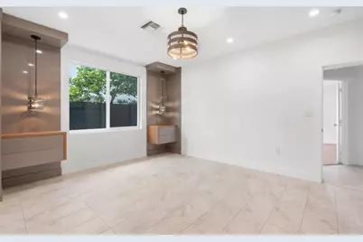 1498 NE 39th St, Oakland Park, FL 33334 - Photo 11