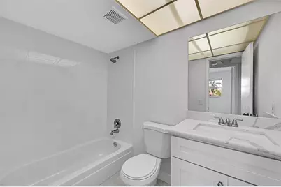 9761  Sunrise Lakes Blvd, Unit #301, Sunrise, FL 33322 - Photo 11