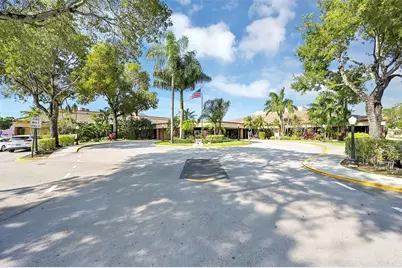 9761  Sunrise Lakes Blvd, Unit #301, Sunrise, FL 33322 - Photo 15