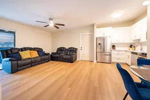 7827 Ashmont Cir, Tamarac, FL 33321 - Photo 5