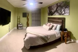 3625 N Country Club Dr Unit, Miami, FL 33180 - Photo 5