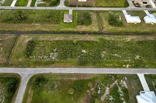 641 Royce Rd, Banyan Village, FL 33935 - Photo 3