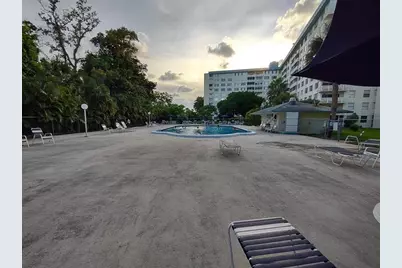 4200  Hillcrest Drive, Unit #405, Hollywood, FL 33021 - Photo 13