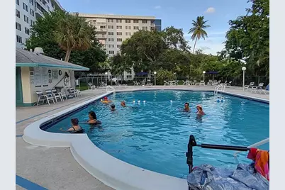 4200  Hillcrest Drive, Unit #405, Hollywood, FL 33021 - Photo 15