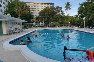 4200 Hillcrest Dr, Hollywood, FL 33021 - Photo 15