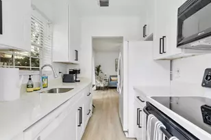 1400 NE 4th Ct, Fort Lauderdale, FL 33301 - Photo 3