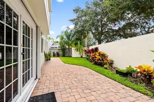 8 Governors Ct, Palm Beach Gardens, FL 33418 - Photo 3