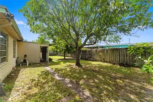 9700 NW 10th St, Pembroke Pines, FL 33024 - Photo 25