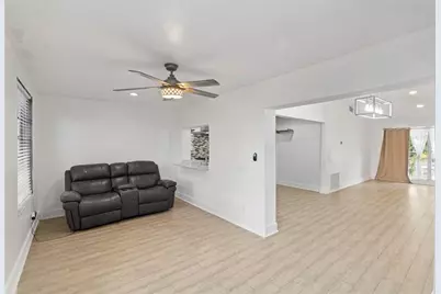 9700 NW 10th St, Pembroke Pines, FL 33024 - Photo 11