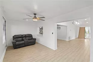 9700 NW 10th St, Pembroke Pines, FL 33024 - Photo 11