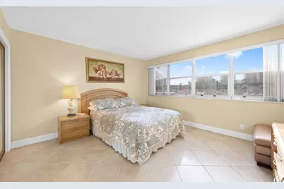 111  Golden Isles Dr, Unit #B2, Hallandale Beach, FL 33009 - Photo 7