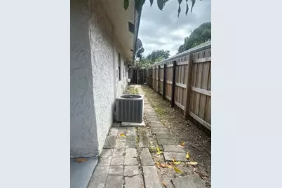 7427 SW 13th St, North Lauderdale, FL 33068 - Photo 21