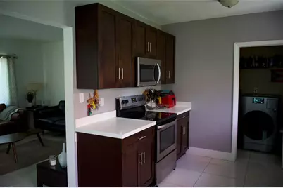 11150  Peachtree Dr, Miami, FL 33161 - Photo 13