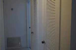 11150 Peachtree Dr, Miami, FL 33161 - Photo 23