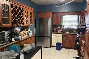 427 NE 160th St, Miami, FL 33162 - Photo 11