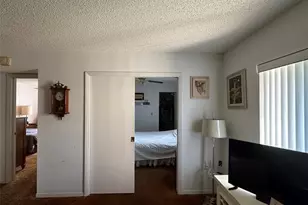 320 Pine Ridge Cir, Greenacres, FL 33463 - Photo 9