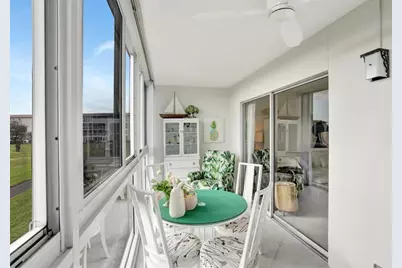 2802  Victoria Way, Unit #E2, Coconut Creek, FL 33066 - Photo 13