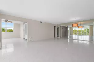 605 Oaks Dr, Pompano Beach, FL 33069 - Photo 11