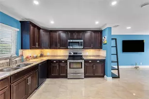 2108 NE 11th Ave, Wilton Manors, FL 33305 - Photo 5